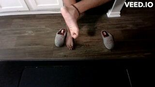 TENDER GRAPE FLESH COMpressed BY CHRISTMAS FOOTWEAR AND TOES