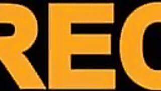 Girl peeng in yoga pants