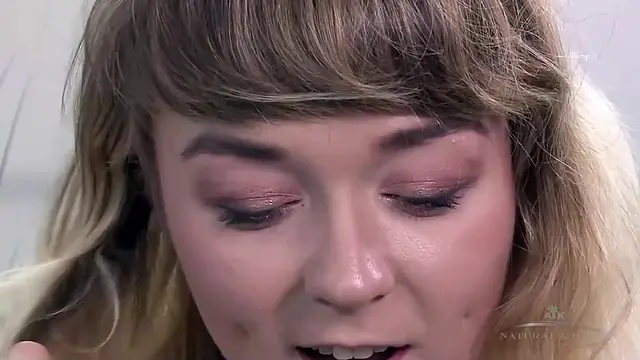 Hairy Felicia Fisher flaunts her steamy body and thick bush before playing