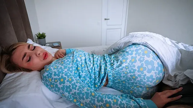 milf’s seductive touch awakens me in her most thrilling way 