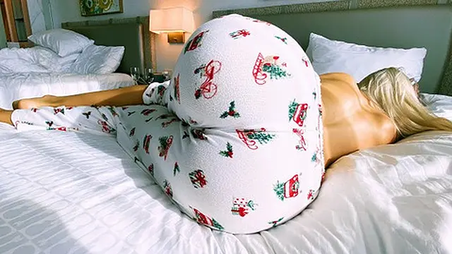 Step Mom Wakes up to Hard Cock of Step Son He helps MILF to cum quick Carry Light